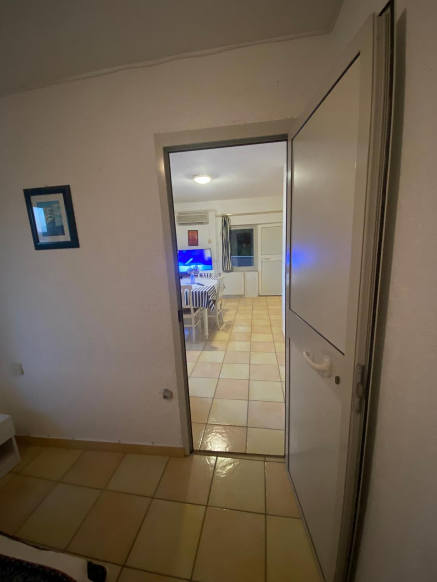 Salyna Apartment *